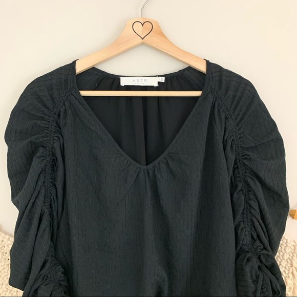 Astr The Label Black Ruched Puff Sleeve Cropped Blouse - Picture 5 of 9